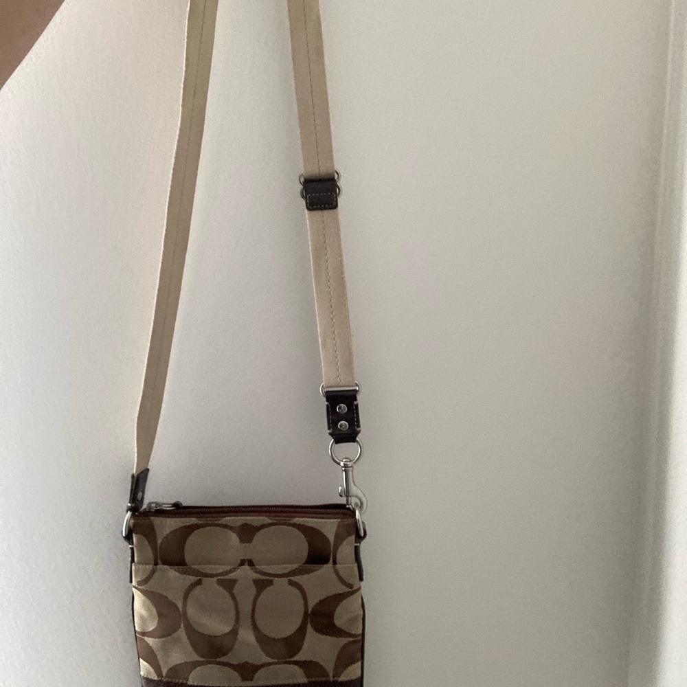 Coach Crossover Bag - Picture 2 of 4